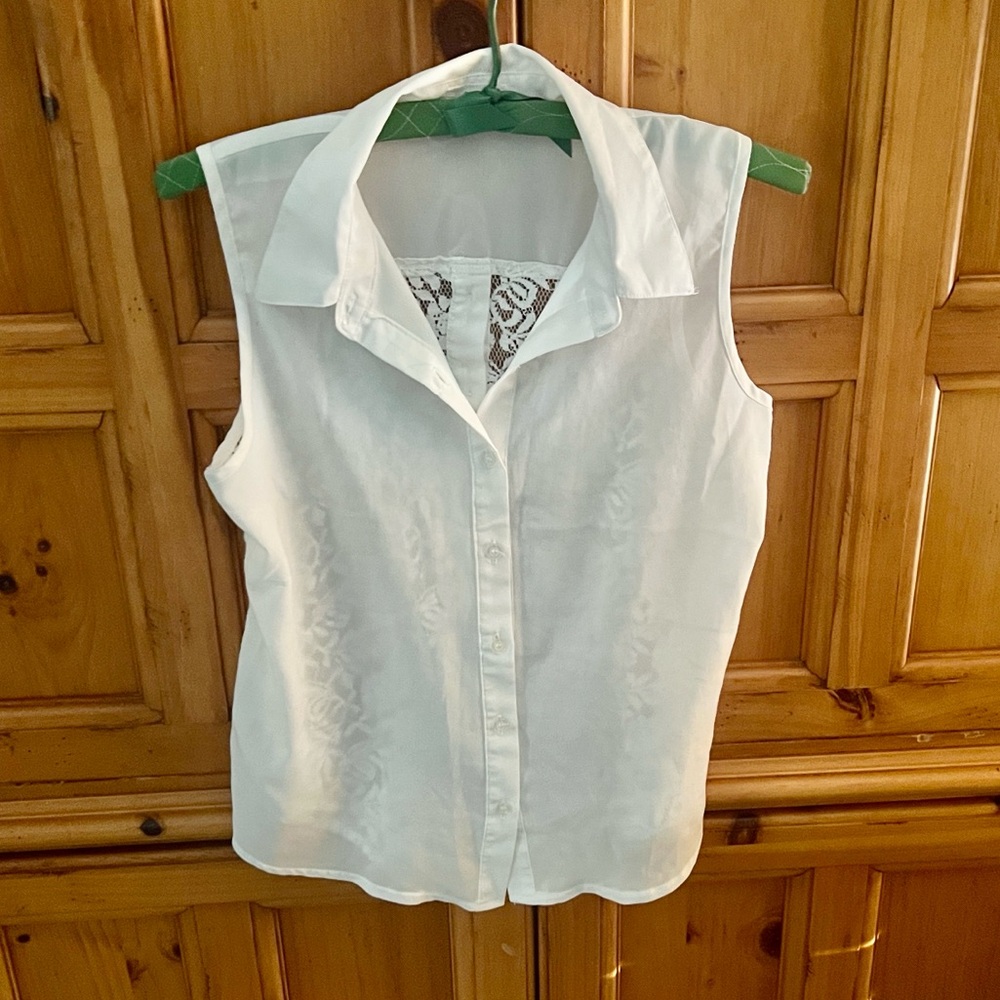 Edge White Sleeveless Blouse with Lace Detail